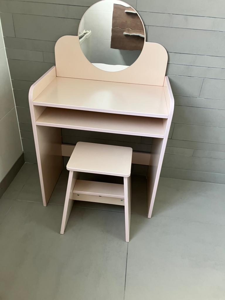 Petit Amelie HOUTEN KAPTAFEL MET SPIEGEL EN STOEL ROZE, Kinderen en Baby's, Kinderkamer | Tafels en Stoelen, Ophalen of Verzenden