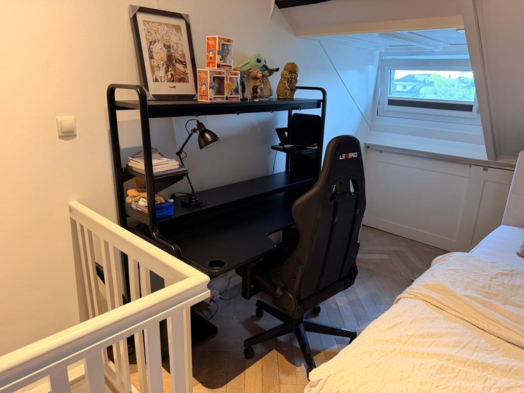 Ikea bureau Fredde en Jysk gamestoel Nibe, Huis en Inrichting, Bureaus, Ophalen, Zwart, Metaal, Zo goed als nieuw