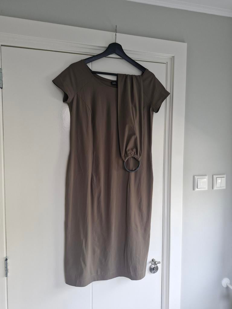 Moq jurk, khaki groen mt 42 met ceintuur, zgan, Jurk, Maat 42/44 (L), Ophalen of Verzenden, Zo goed als nieuw