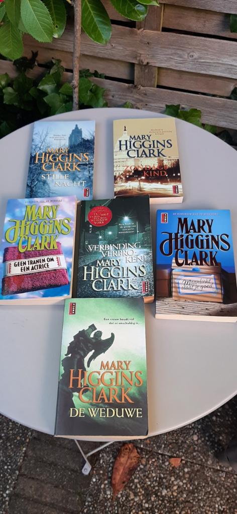 Mary Higgins Clark Boekenpakket - 6 Spannende Thrillers, Ophalen of Verzenden, Gelezen, Mary Higgins Clark