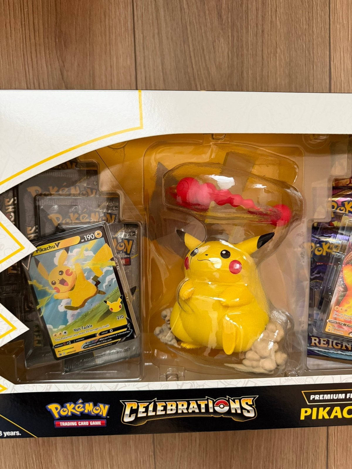 Pokémon Celebrations Pikachu VMAX Premium Figure Collection, Ophalen of Verzenden, Zo goed als nieuw
