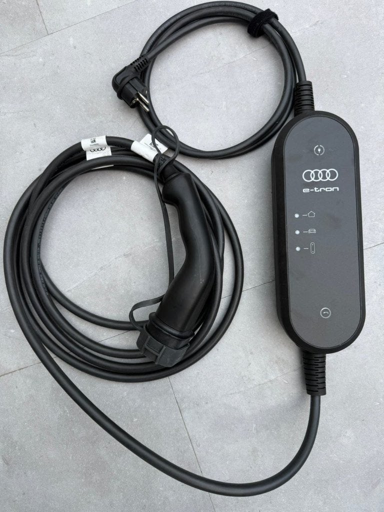 Audi e-tron Universele Laadkabel Type 2 (100-240V), Auto diversen, Ophalen of Verzenden, Zo goed als nieuw, Laadkabel