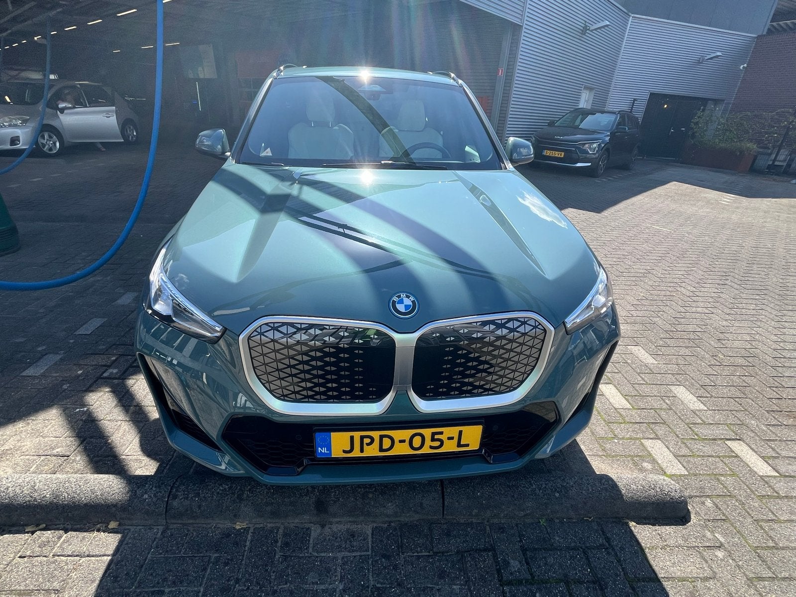 BMW iX1 Edrive20 204pk 2025 Groen (overname lease!), Auto's, Origineel Nederlands, Elektrisch, Dealer onderhouden, SUV of Terreinwagen