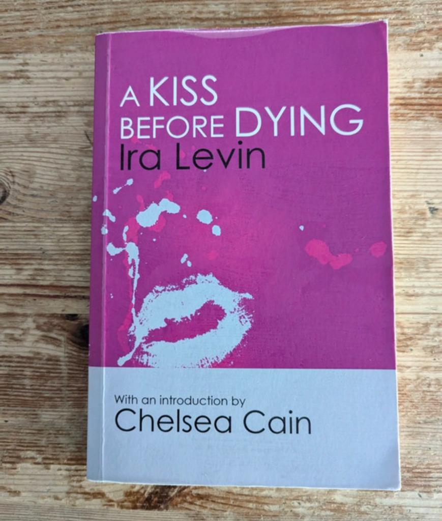 A kiss before dying, Ophalen of Verzenden, Gelezen, Filmspecifiek
