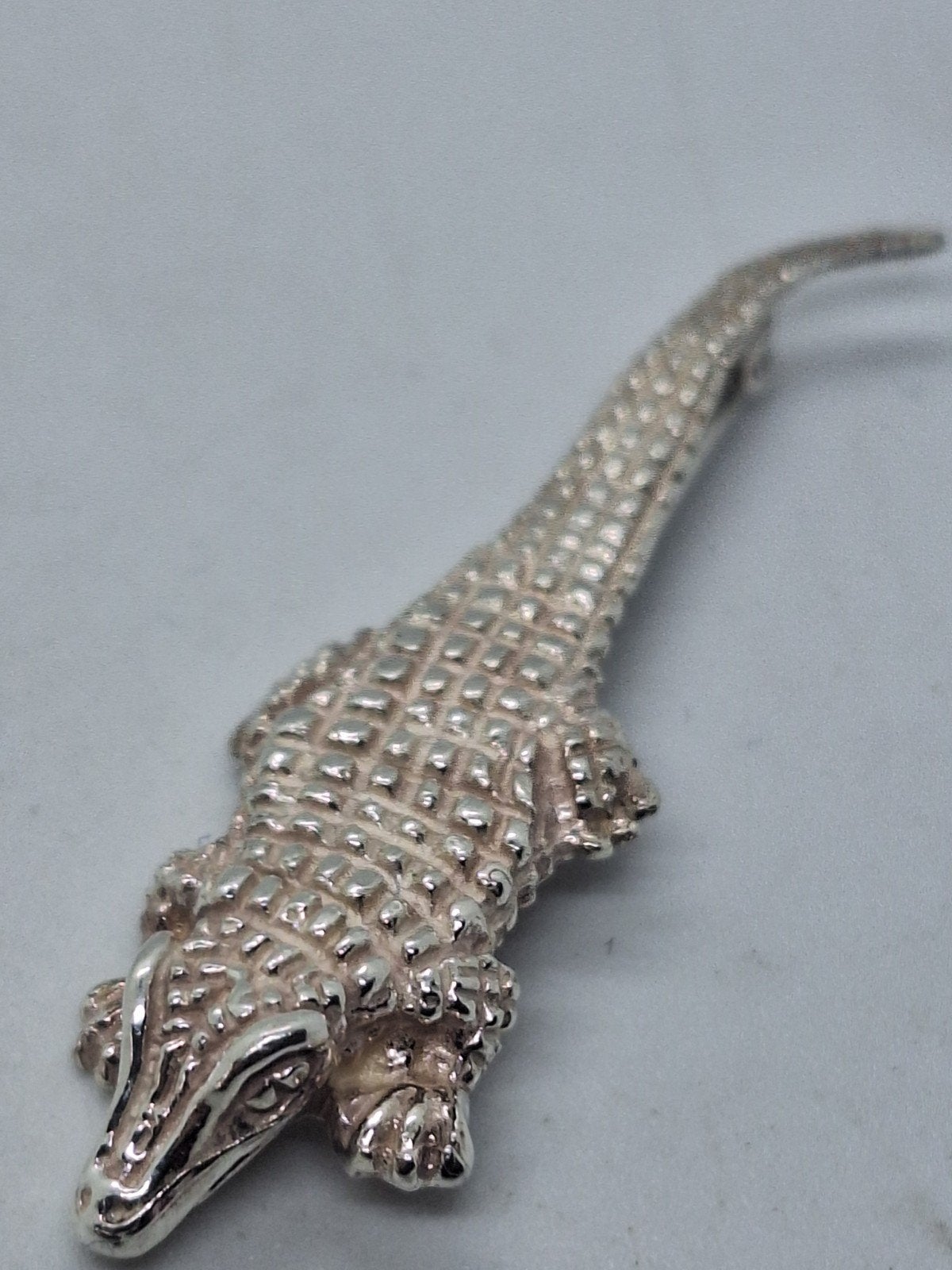 Zilveren Krokodil Broche - 5 cm, 4 tot 7 cm, Gebruikt, Ophalen of Verzenden, Zilver