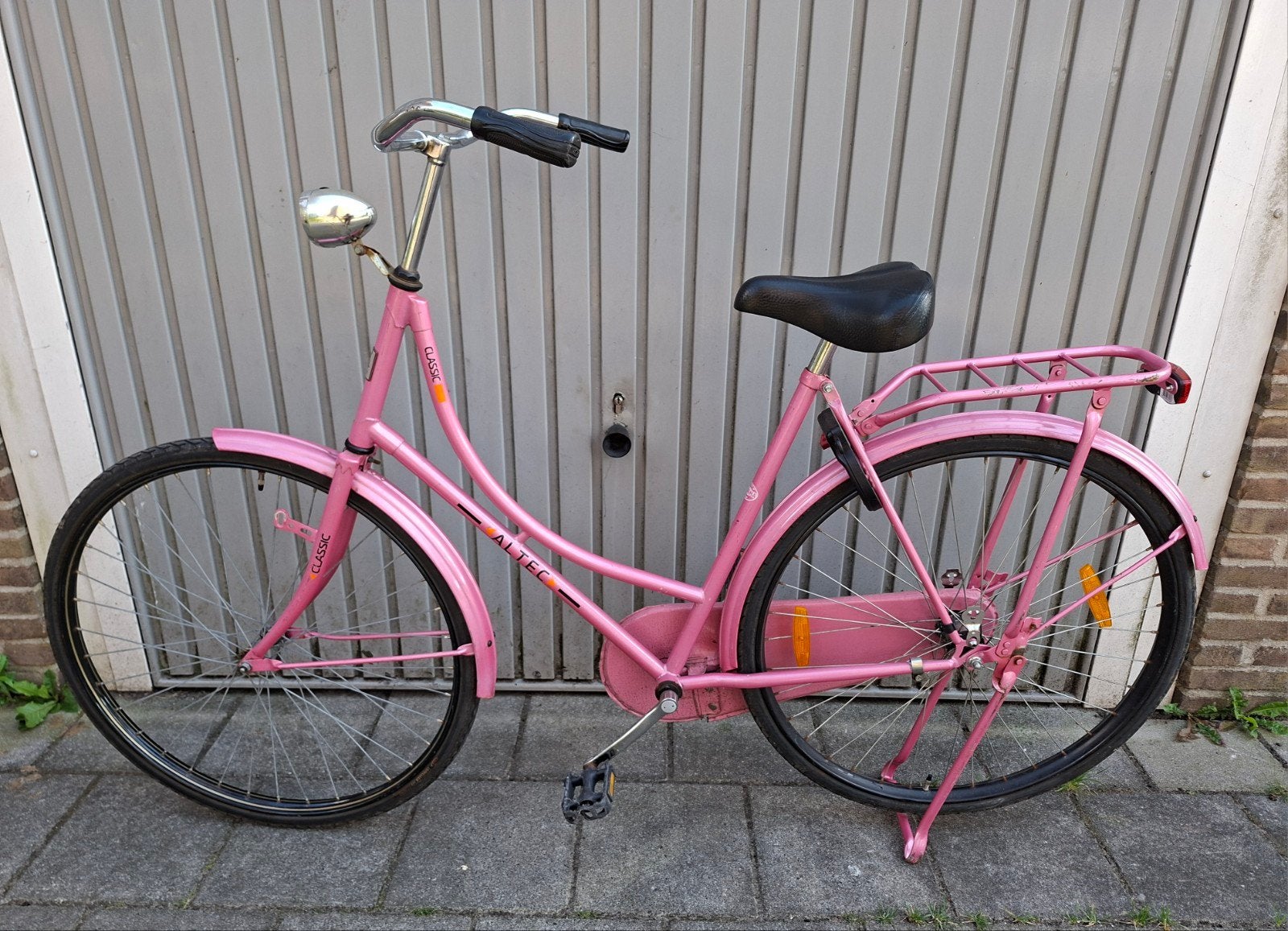ALTEC pink omacitybike 28inch rider height:+/-168-180cm. €85, Fietsen en Brommers, Fietsen | Dames | Omafietsen, Ophalen of Verzenden
