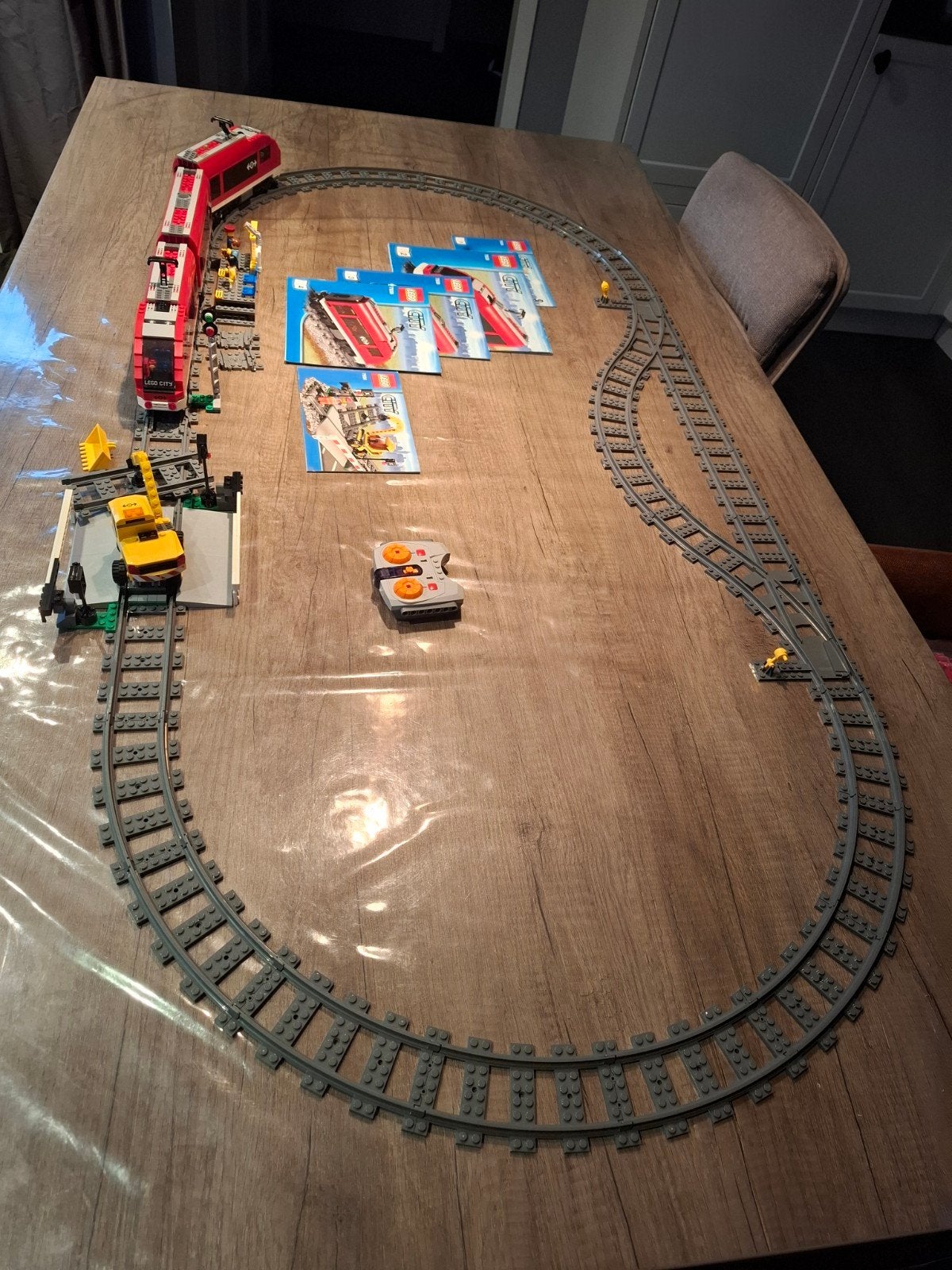 lego city 7938 en 7936
Compleet en trein doet het., Lego, Ophalen of Verzenden, Compleet, Complete set