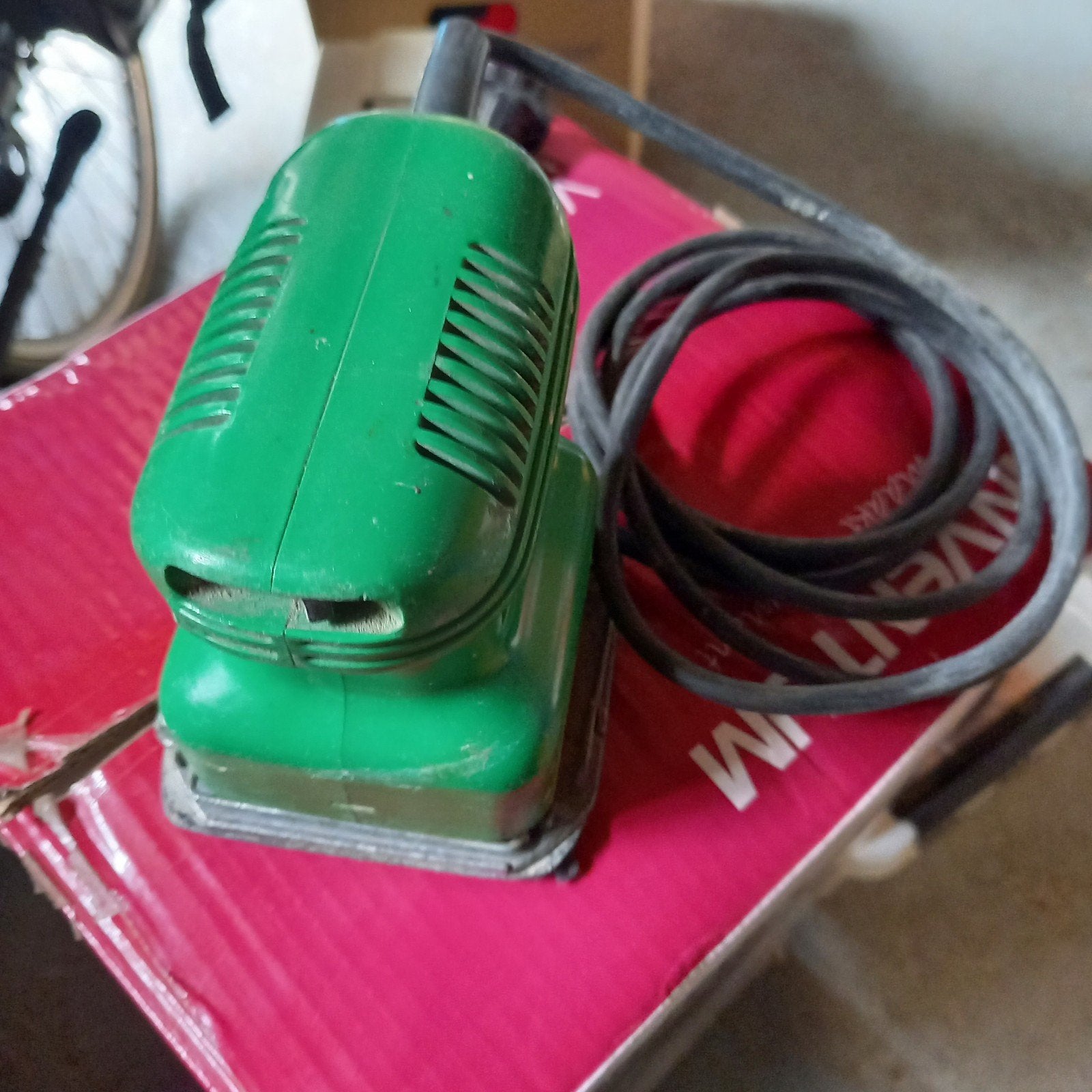 Schuurmachine, Hitachi., Ophalen, Gebruikt, Minder dan 600 watt, Vlakschuurmachine