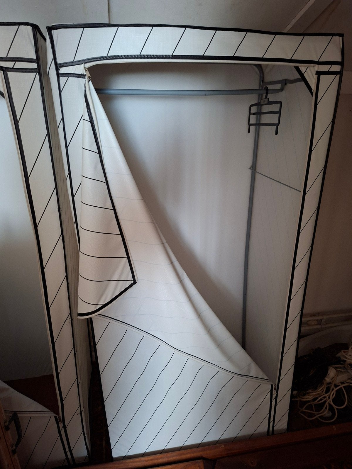 Twee kledingkasten van plastic met hangruimte, Huis en Inrichting, Kasten | Kledingkasten, Ophalen, Overige materialen, Gebruikt