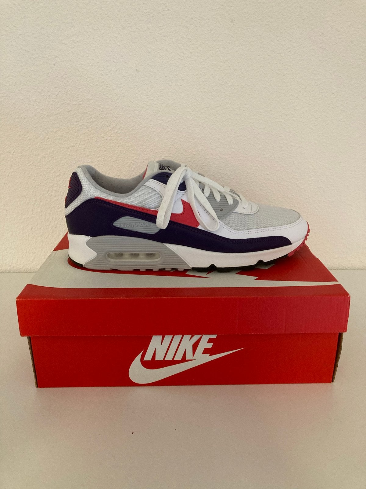 Nike Air Max 90 - Wit, Paars, Rood, Ophalen of Verzenden, Zo goed als nieuw, Wit, Sneakers of Gympen