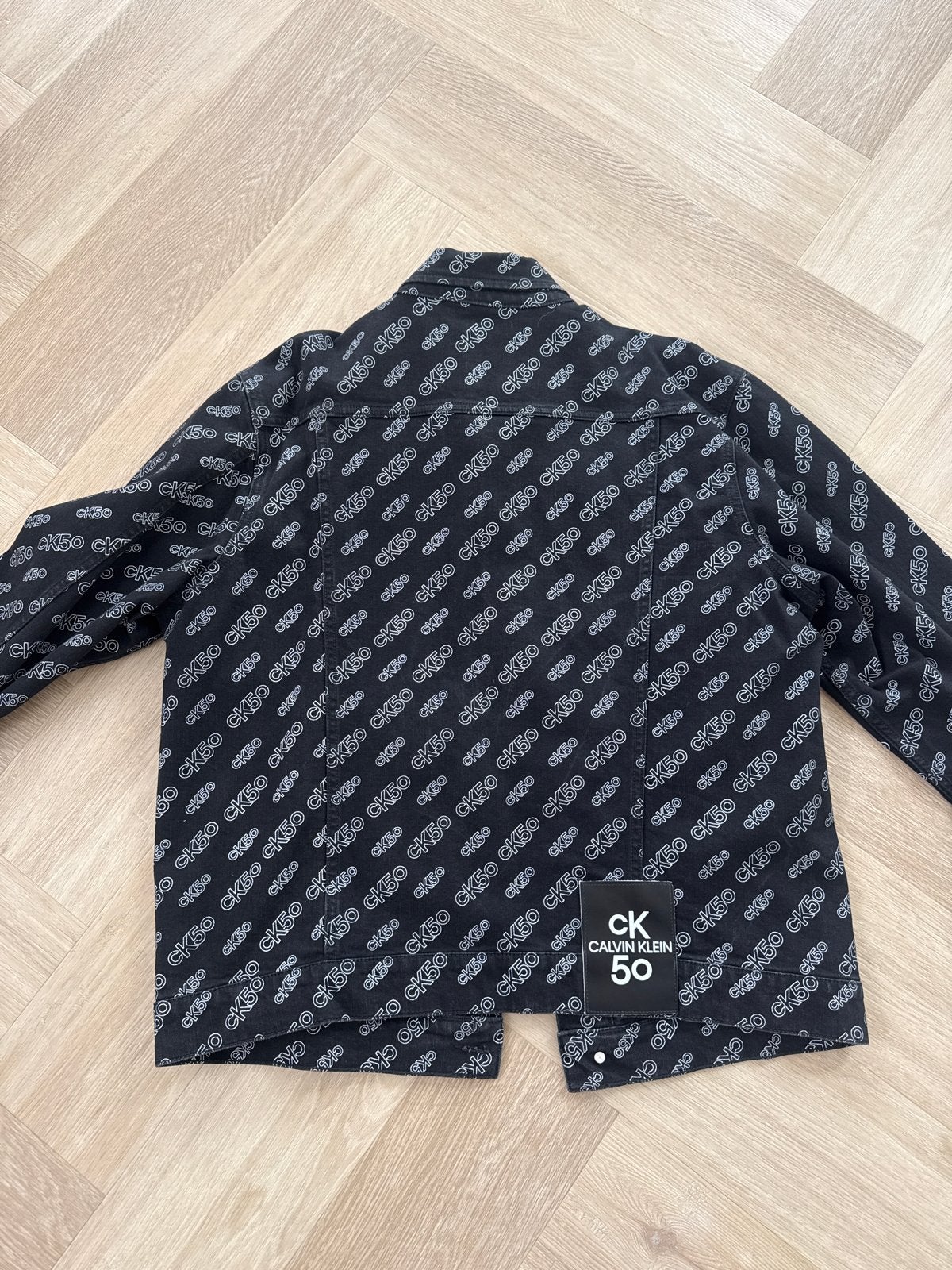 Calvin Klein CK50 spijkerjas - Zwart met logo print, Ophalen of Verzenden, Zo goed als nieuw, Zwart