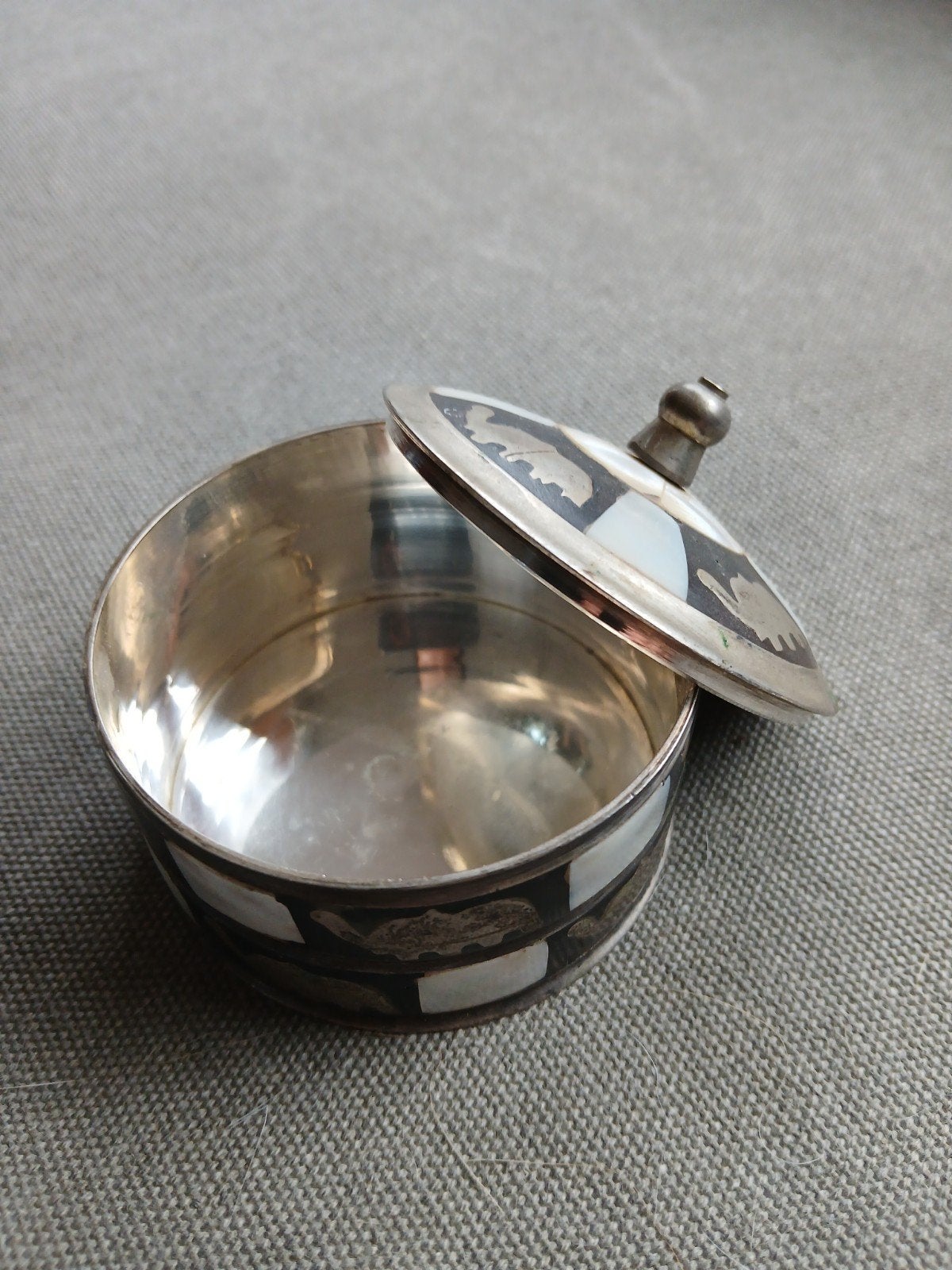 Vintage doosje met parelmoer en olifanten decoratie, Antiek en Kunst, Ophalen of Verzenden