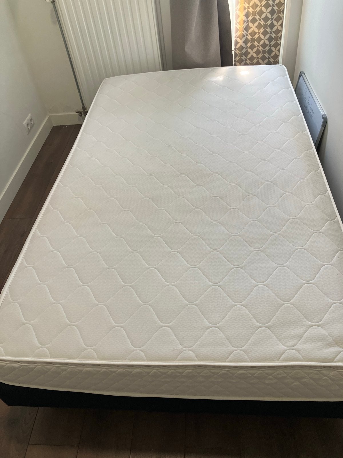 Zo goed als nieuw matras en bedbodem 120x200 cm, Ophalen, Zo goed als nieuw, Twijfelaar, 120 cm