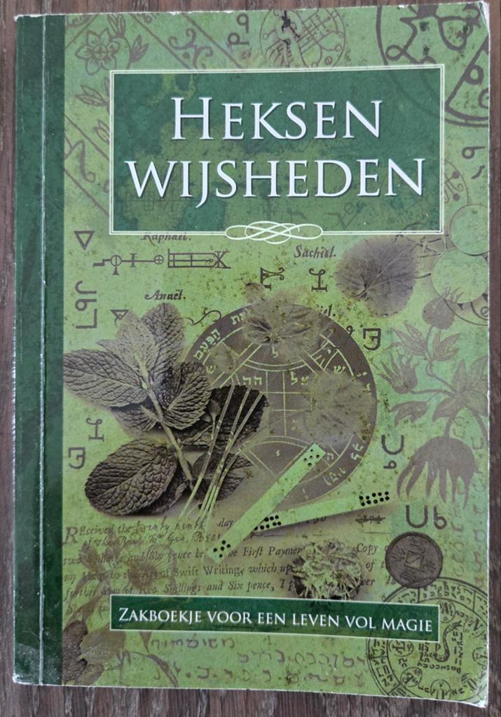 Heksen Wijsheden - Brenda Knight, Boeken, Gelezen, Overige typen, Ophalen of Verzenden, Brenda Knight