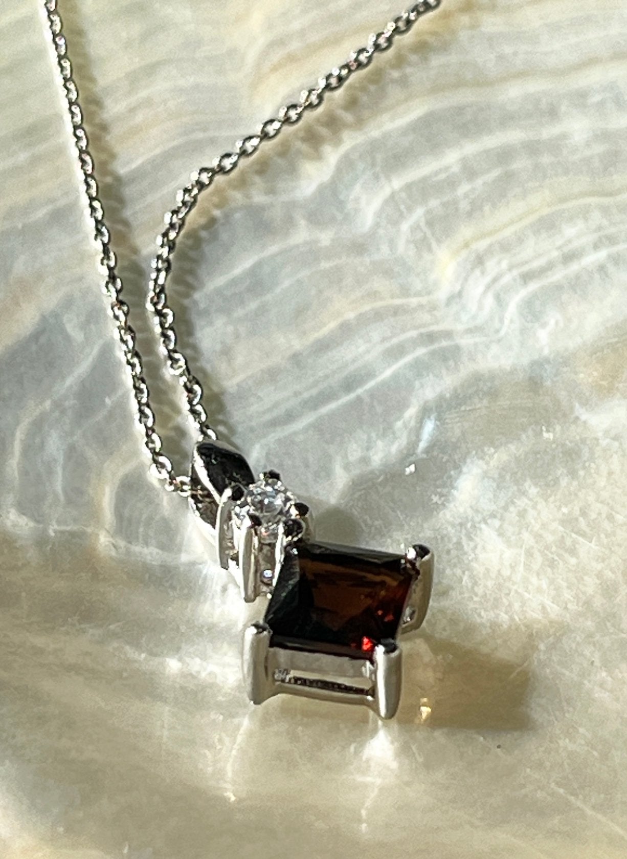 Klein zilveren hangertje aan ketting, Sieraden, Tassen en Uiterlijk, Antieke sieraden, Ophalen of Verzenden, Zilver, Hanger