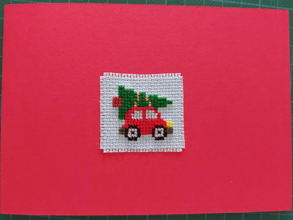 geborduurde kerstkaart, auto met kerstboom (1934), Hobby en Vrije tijd, Kaarten | Zelfgemaakt, Ophalen of Verzenden, Nieuw, Kerst