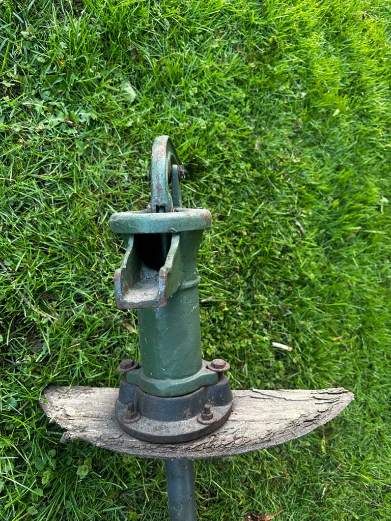 Antieke gietijzeren waterpomp - Groen, Antiek en Kunst, Ophalen