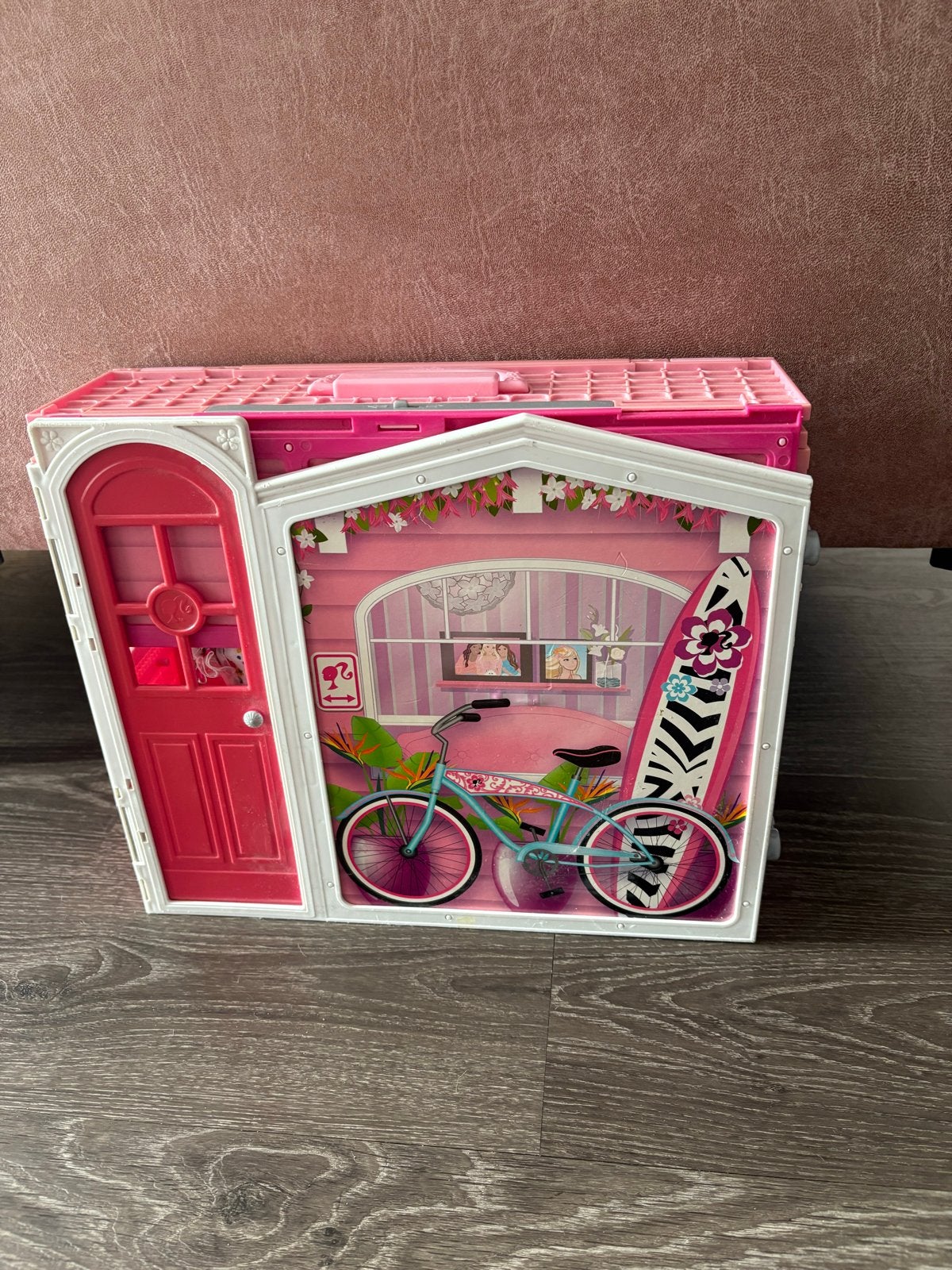 Barbiehuis uitklapbaar met Barbies en accessoires, Ophalen, Gebruikt, Meisje