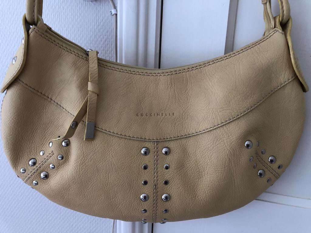 Te koop: nieuwe leren tas, Coccinelle, geel, Ophalen of Verzenden, Nieuw, Geel, Schoudertasje