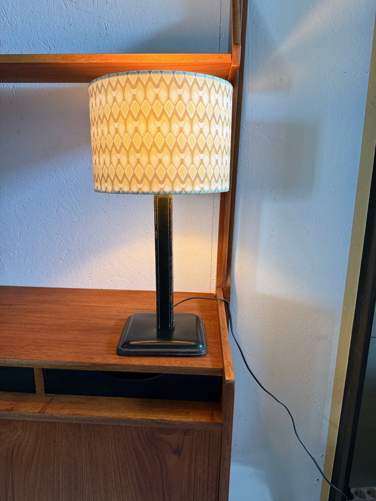 Vintage tafellamp met groen lederen voet, Jacques Adnet stij, Ophalen of Verzenden