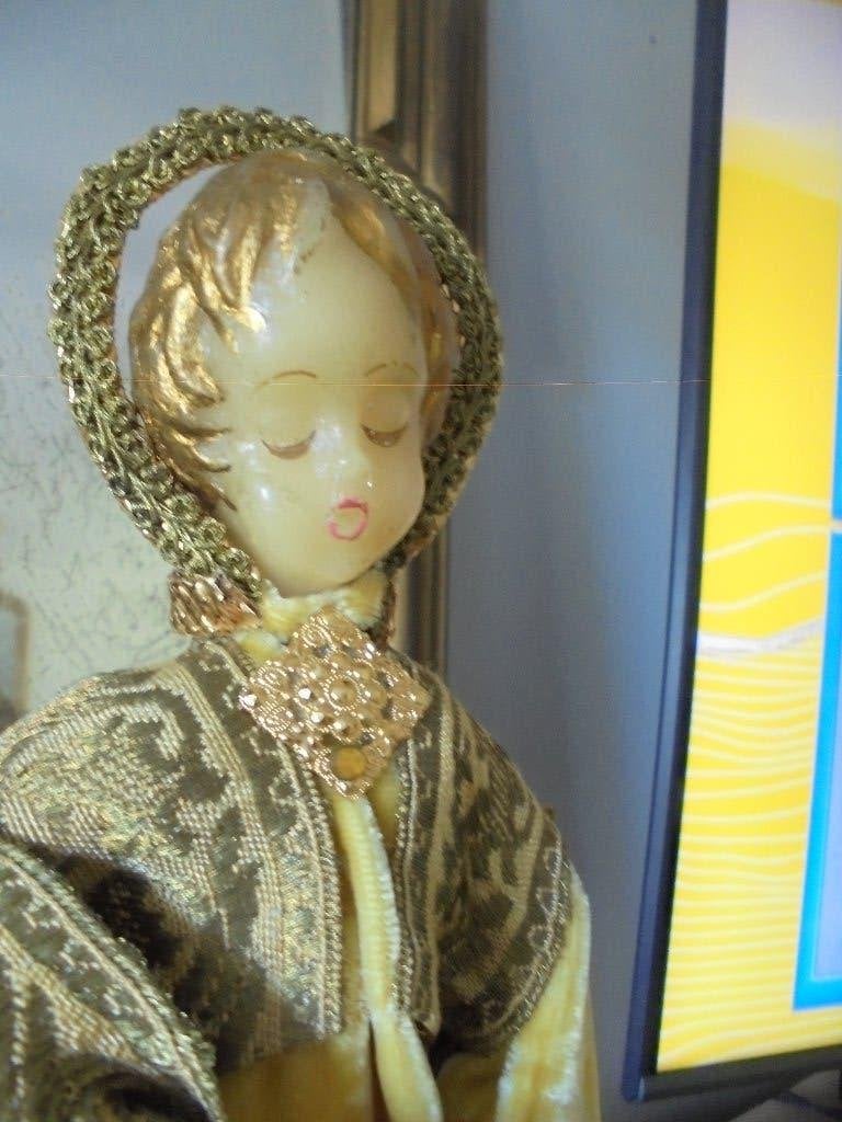 Maria beeldje wassen hoofd en handjes, fluweel/ goudbrokaat, Ophalen of Verzenden