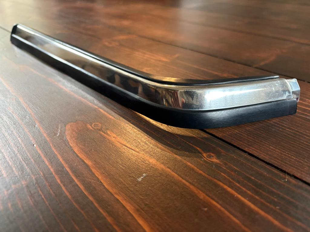 Volvo 240 chrome bumper trim rechts voor, Gebruikt, Rechts, Ophalen of Verzenden, Volvo