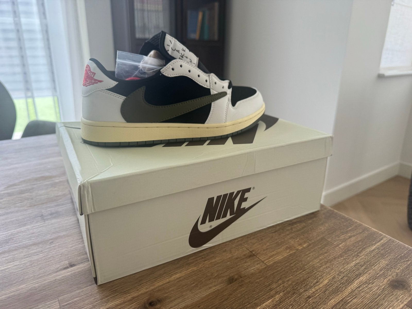 Travis Scott Sneakers Maat 44 - Nieuw en Hoge Kwaliteit, Ophalen of Verzenden, Nieuw, Sneakers of Gympen