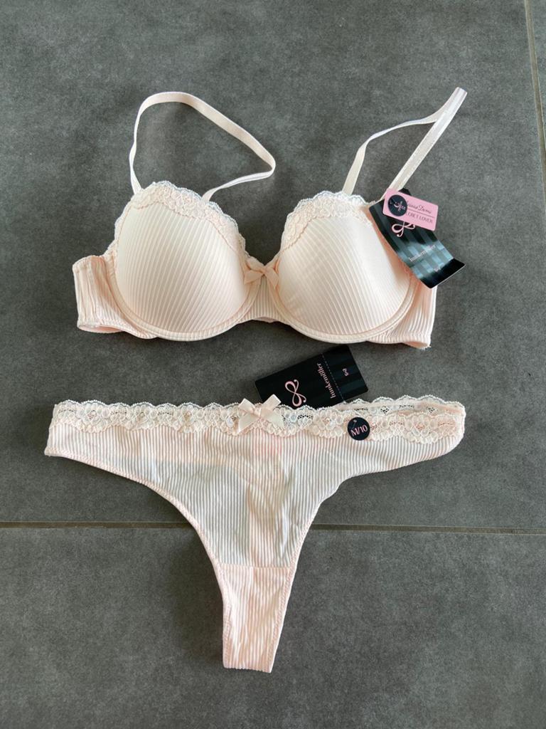 Nieuw setje van Hunkemöller maat 75C/ M, Kleding | Dames, Verzenden, Roze, Setje