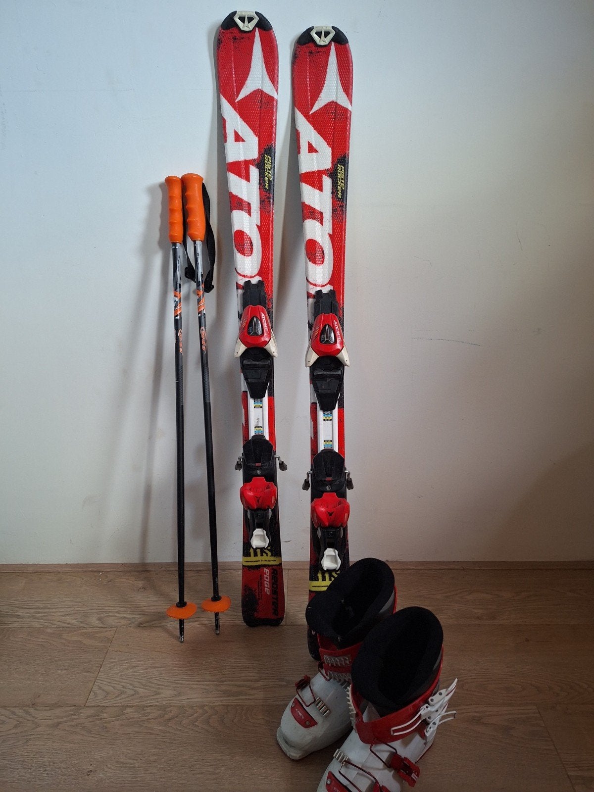 Atomic Redster Edge Ski 115 cm met Schoenen 33 en Stokken, Ophalen, 140 tot 160 cm, Gebruikt, Carve