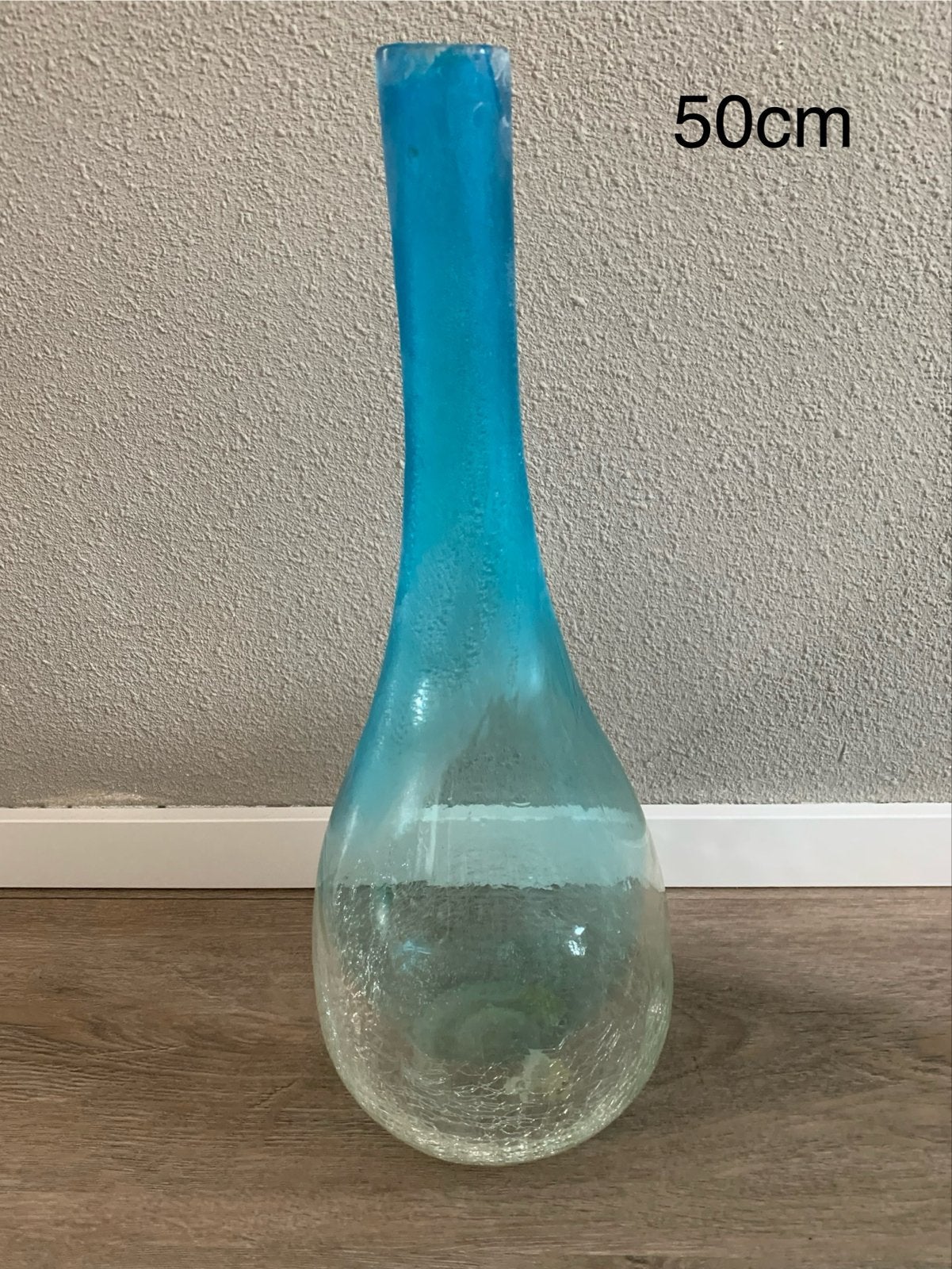Grote blauwe glazen vaas, 50cm, helder naar turquoise, Huis en Inrichting, Ophalen of Verzenden, Met patroon/structuur, Blauw
