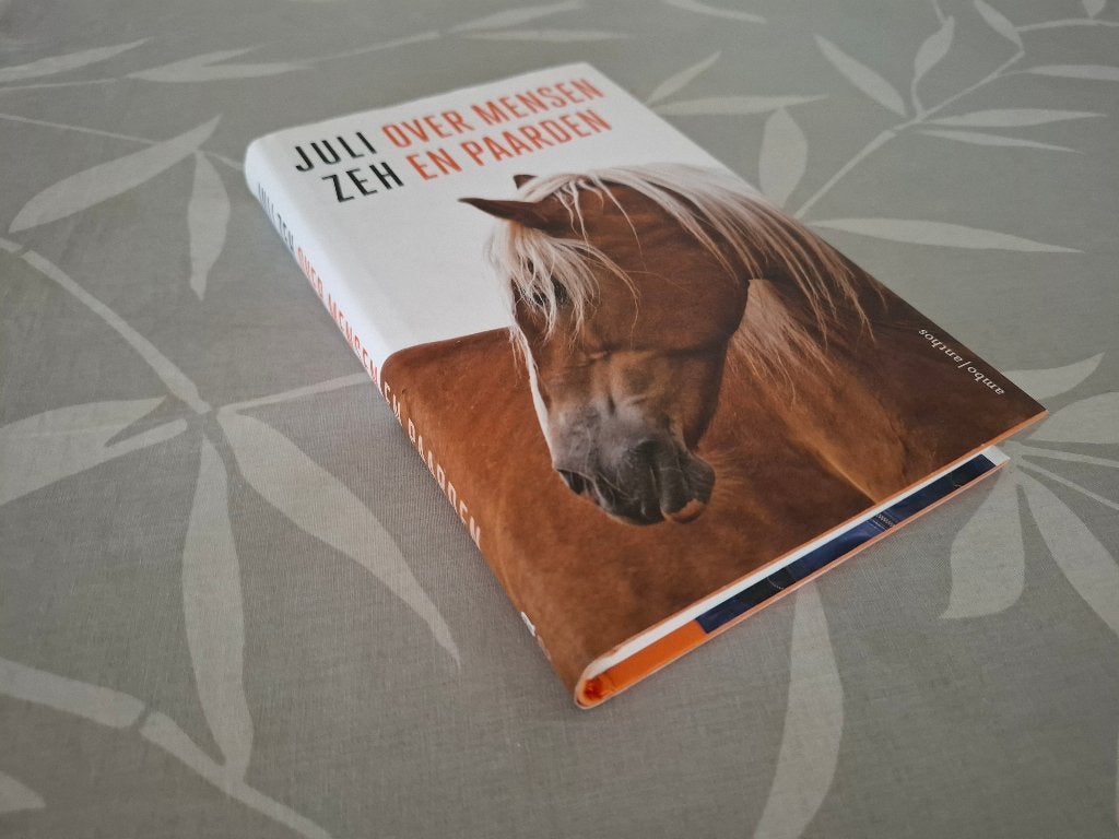 OVER MENSEN EN PAARDEN - Juli Zeh, Juli Zeh, Ophalen of Verzenden, Zo goed als nieuw, Paarden of Pony's