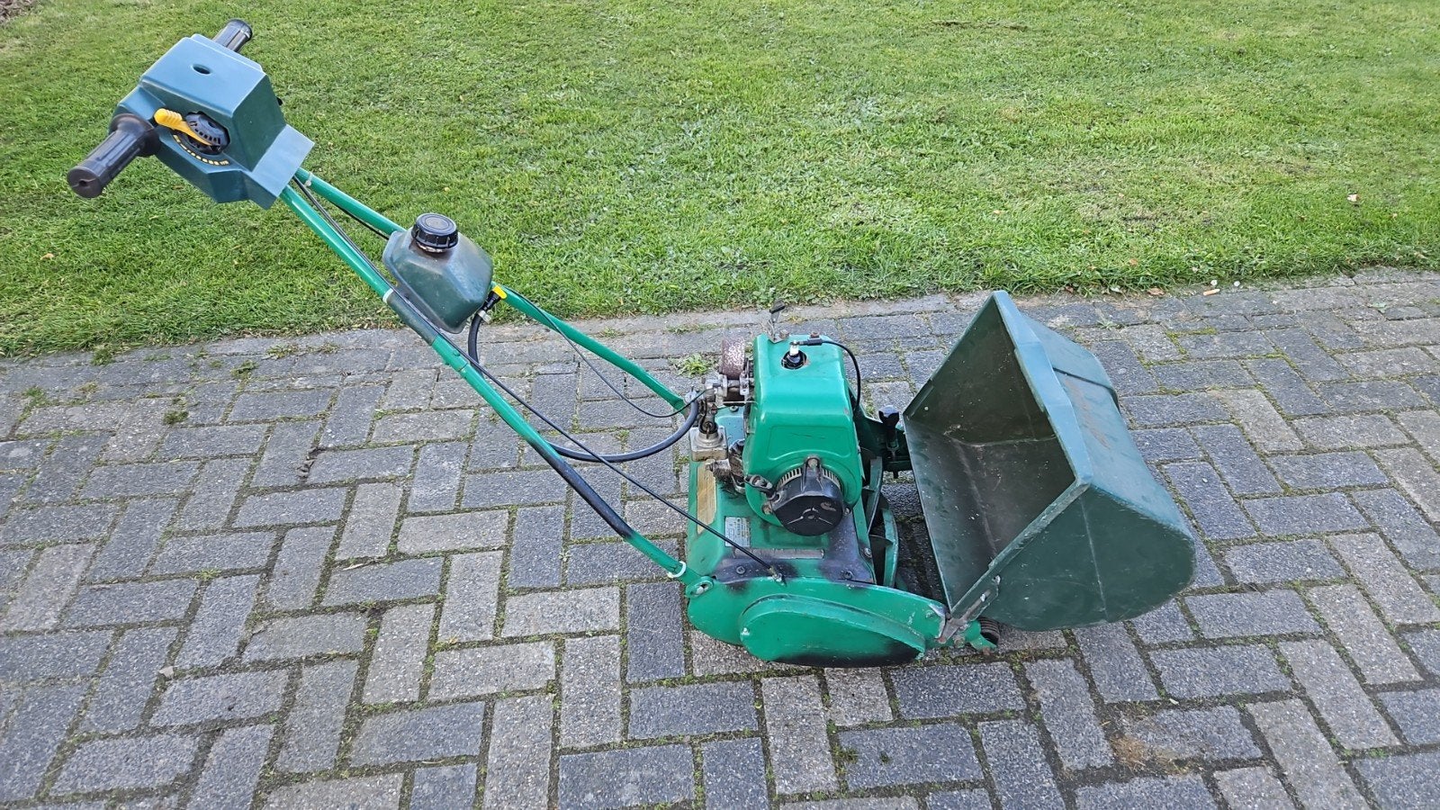 Atco motormaaier,  kooimaaier met opvang en reservemotor, Ophalen