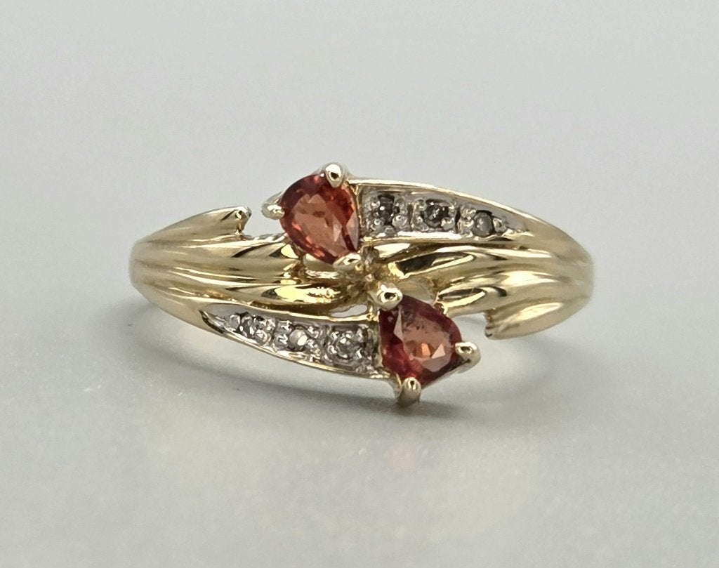 Gouden Vintage ring met rode saffier en diamant. 2026/504, ., Ophalen of Verzenden, Zo goed als nieuw, Met edelsteen