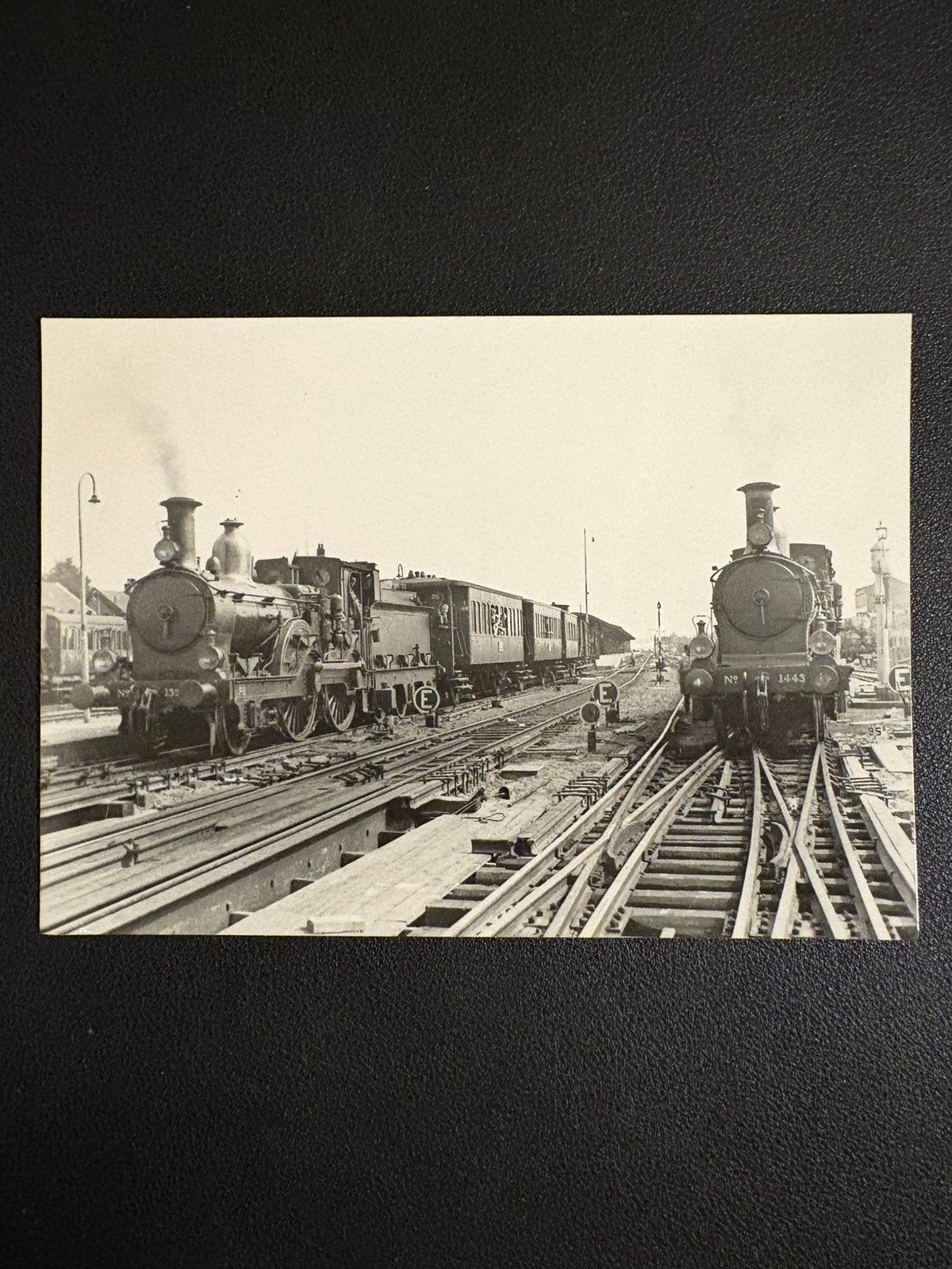 Foto stoomlocomotieven NS-serie 1300 te Hilversum (±1940), Ophalen of Verzenden, Gebruikt, Trein