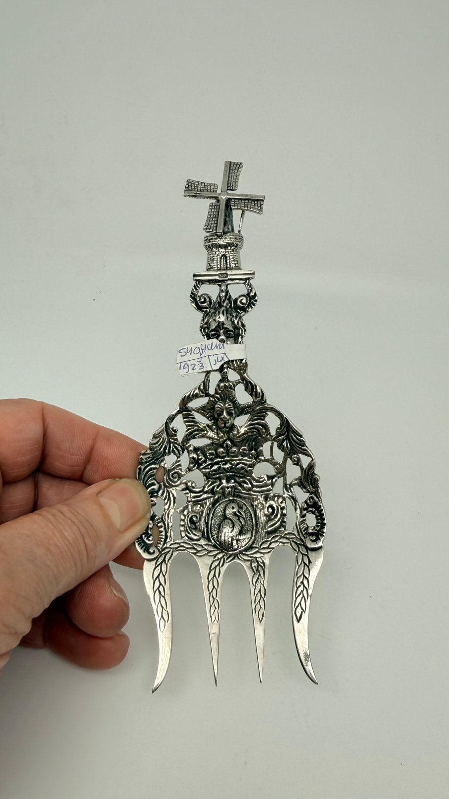 Hollands zilveren broodvork uit 1923! Lengte: 16 cm.