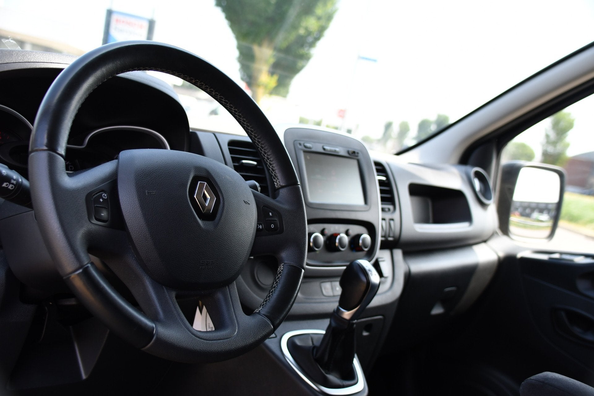 Renault Trafic 2.0 dCi 145 T29 L2H1 Black Edition Cruise, Se, Voorwielaandrijving, 145 pk, Stof, Gebruikt