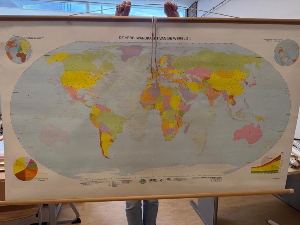 Vintage Hebri Wereldkaart - Grote Schoolplaat, Antiek en Kunst, Antiek | Schoolplaten, Ophalen, Aardrijkskunde