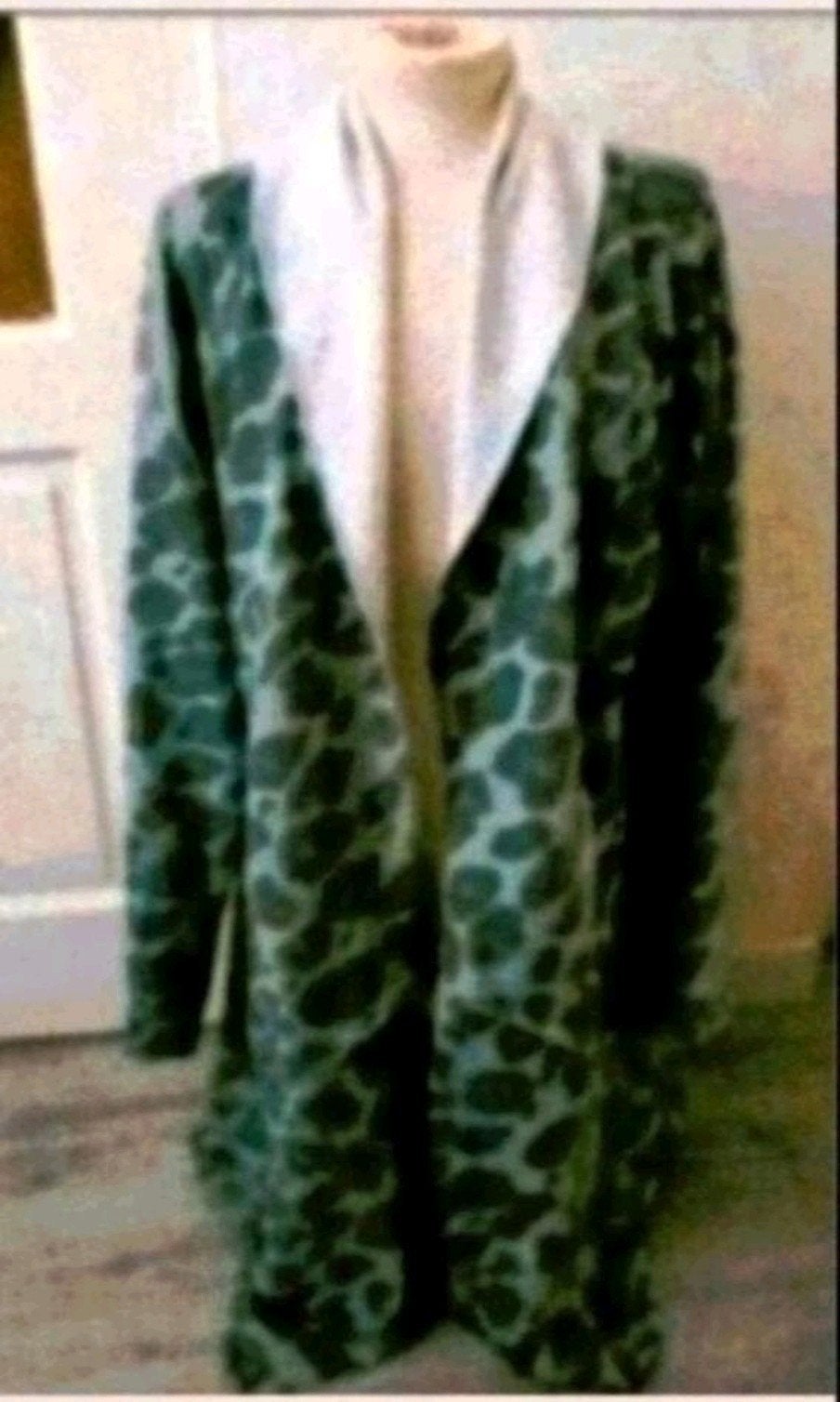 Grijs leopardprint vest lang, Ophalen of Verzenden, Zo goed als nieuw, Maat 42/44 (L), Grijs