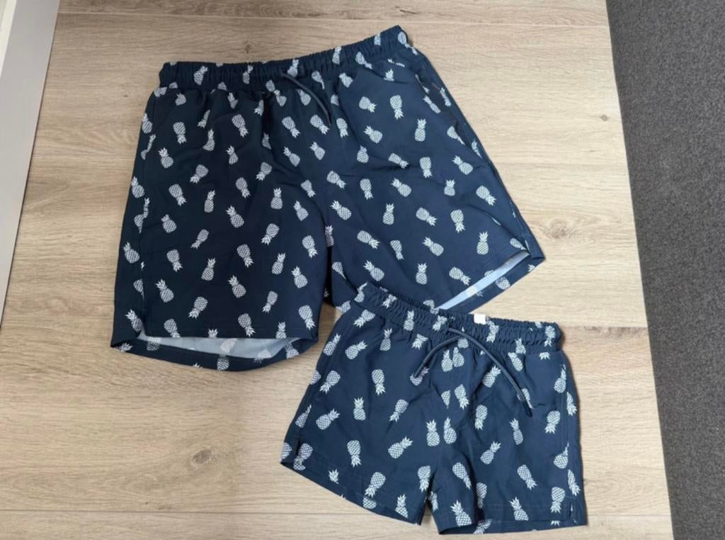 Duo zwembroek twinning ananas zoon 110/116 en volwassene L, Ophalen of Verzenden, Overige maten, Blauw