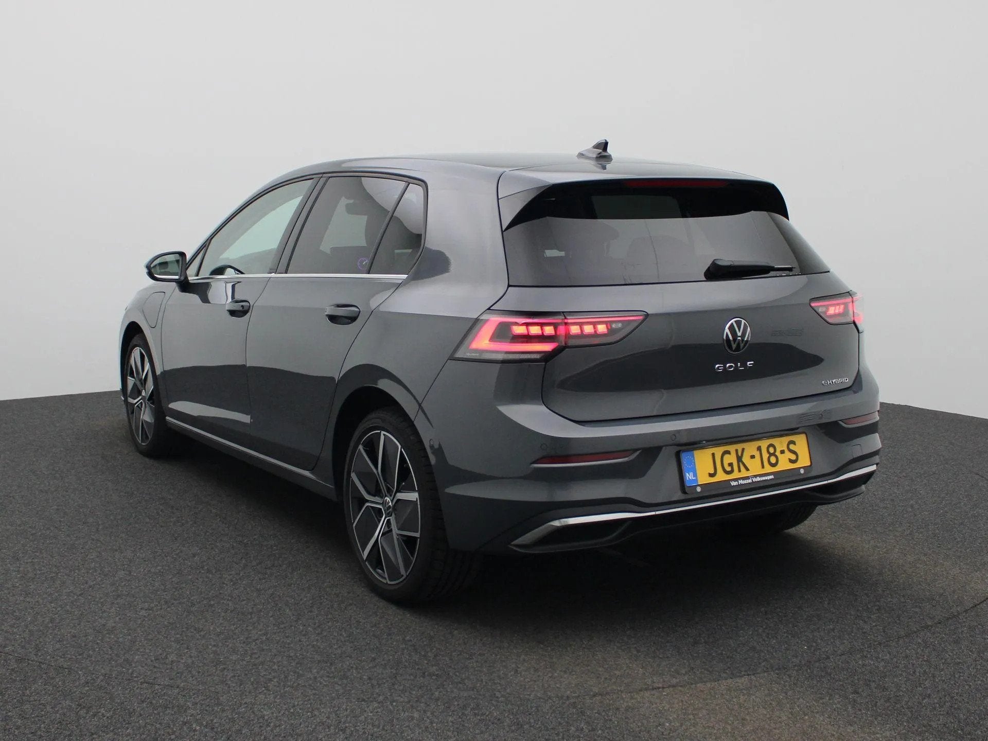 Volkswagen Golf 1.5 eHybrid Style Edition 204 PK| (bj 2025), Bedrijf, 1700 kg, Zilver of Grijs, 1542 kg
