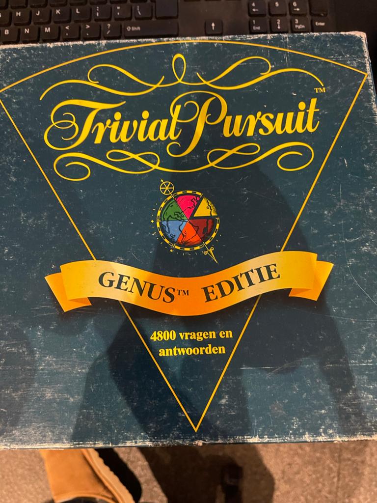 Trivial Pursuit Genus Editie - 4800 vragen en antwoorden, Drie of vier spelers, Ophalen, Gebruikt