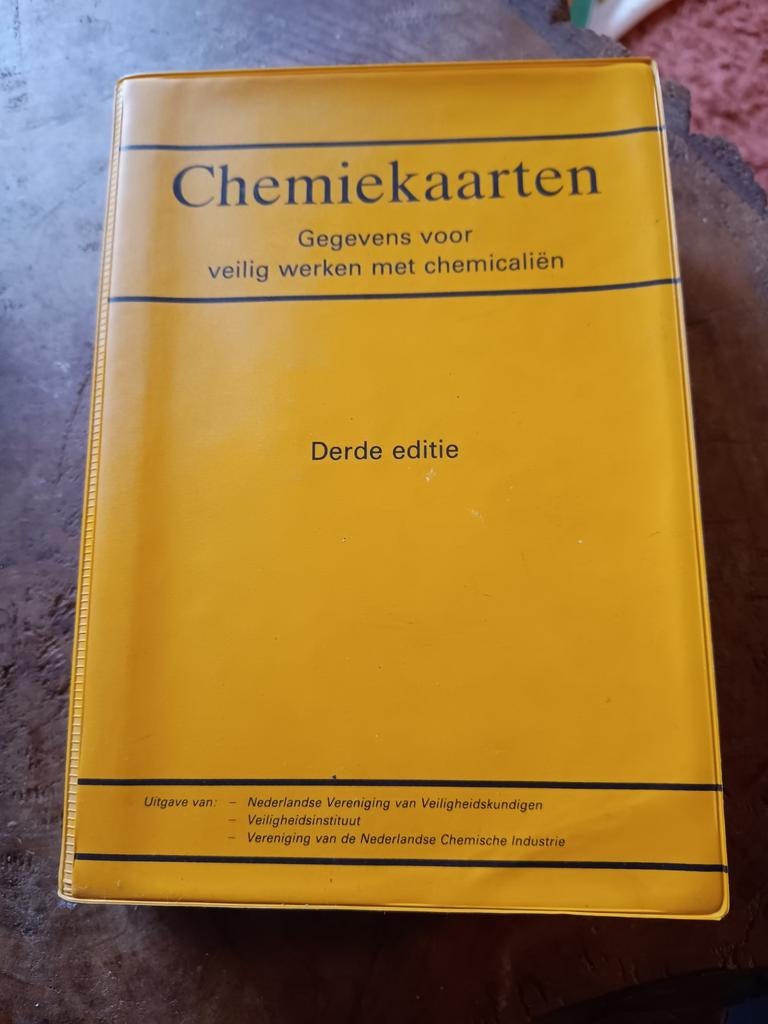 Vintage Chemiekaarten Derde Editie Boek 1984, Boeken, Ophalen of Verzenden, Gelezen, Nederlandse Vereniging van Veiligheidskundigen