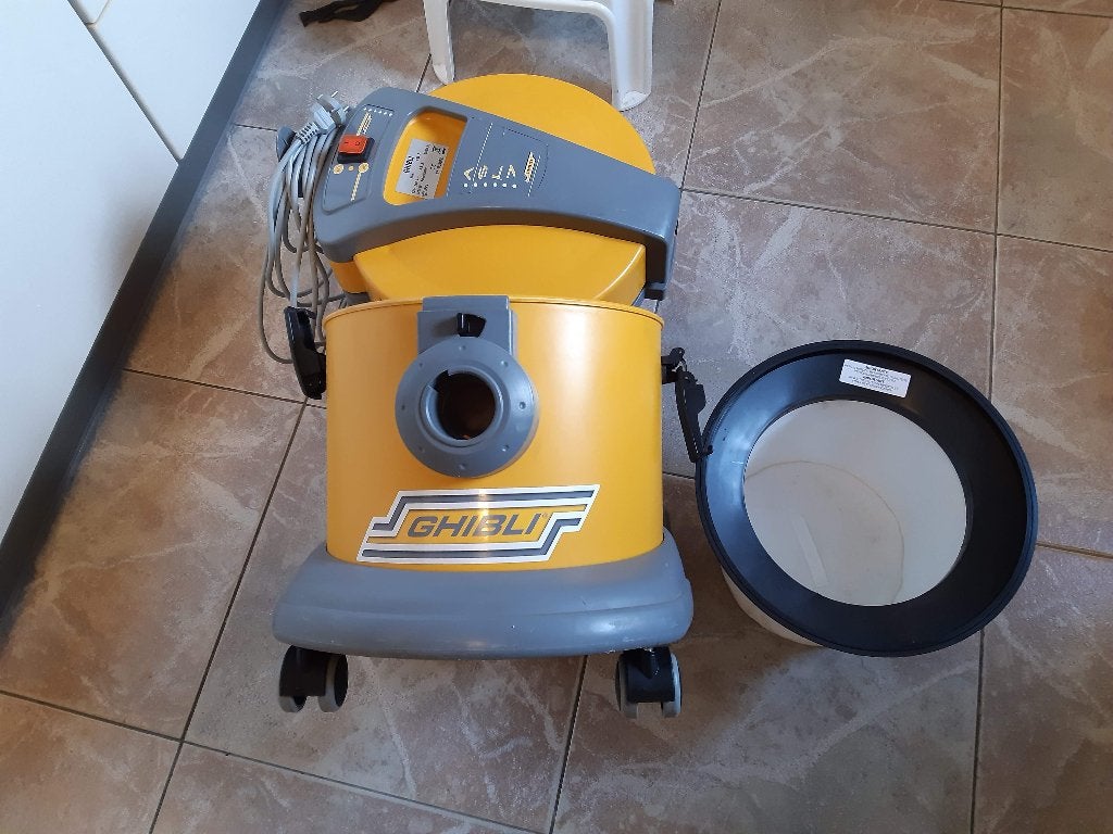 Ghibli ASL 7 water/stof stofzuiger bijna nieuw, Ophalen of Verzenden, Zo goed als nieuw, 1200 tot 1600 watt, Industriële stofzuiger