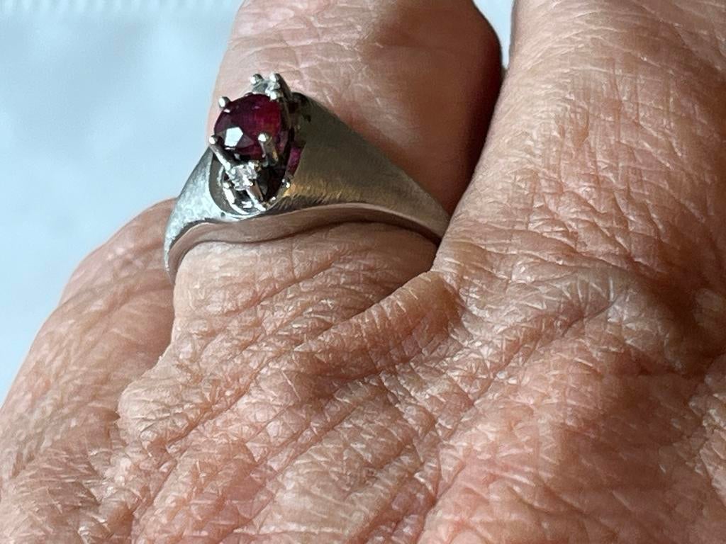 Witgouden ring met natuurlijke Robijn en Diamanten, Sieraden, Tassen en Uiterlijk, Ringen, Verzenden, Zo goed als nieuw, 17 tot 18