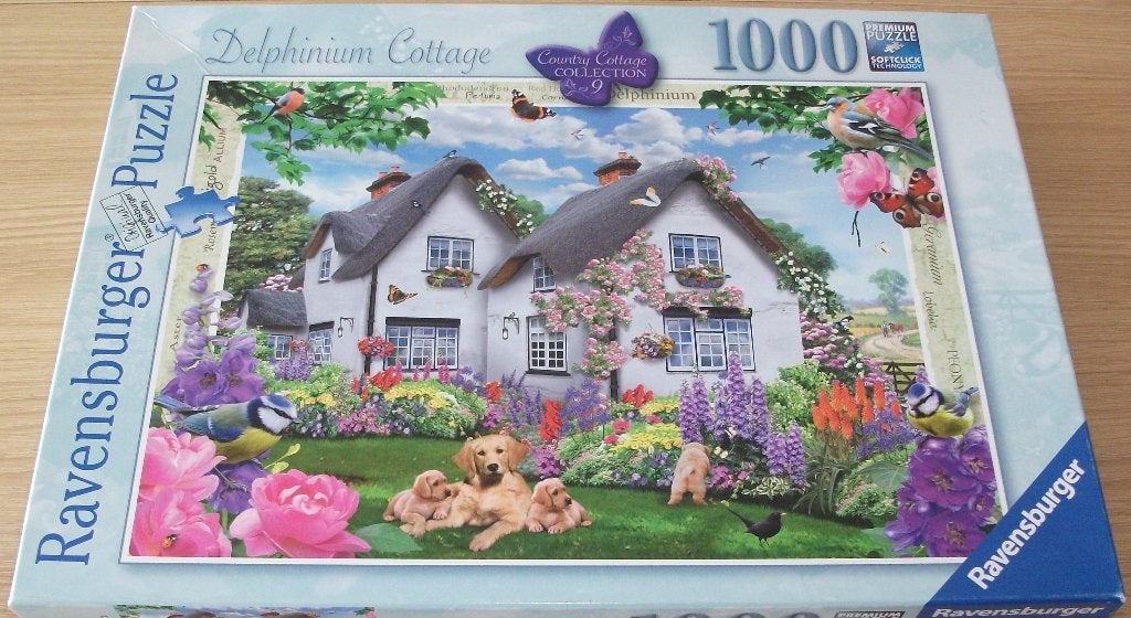 Puzzel *** DELPHINIUM COTTAGE *** Country Cottage 9, Ophalen of Verzenden, 500 t/m 1500 stukjes, Zo goed als nieuw, Legpuzzel