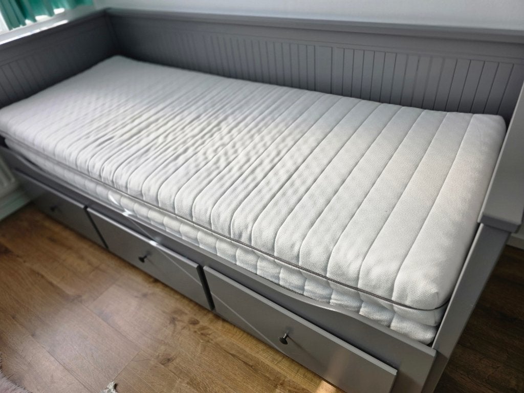 IKEA Hemnes bed