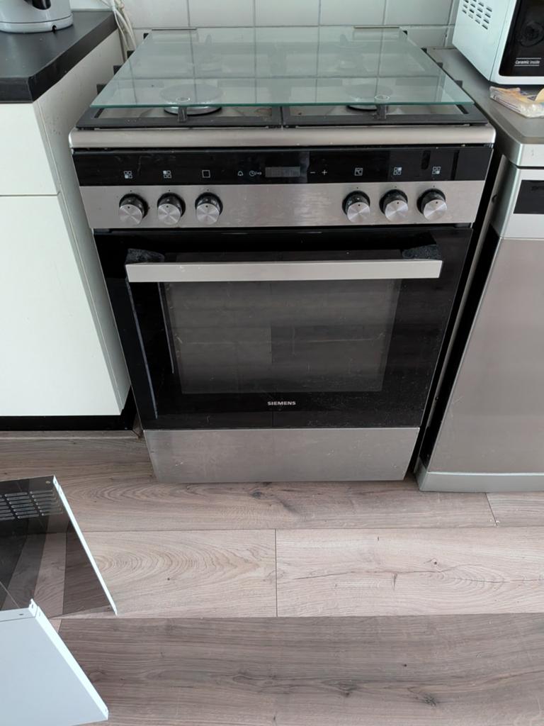 Siemens HX9R3AE50N gasfornuis - 3 jaar oud, Ophalen, 4 kookzones, Zo goed als nieuw, Gas