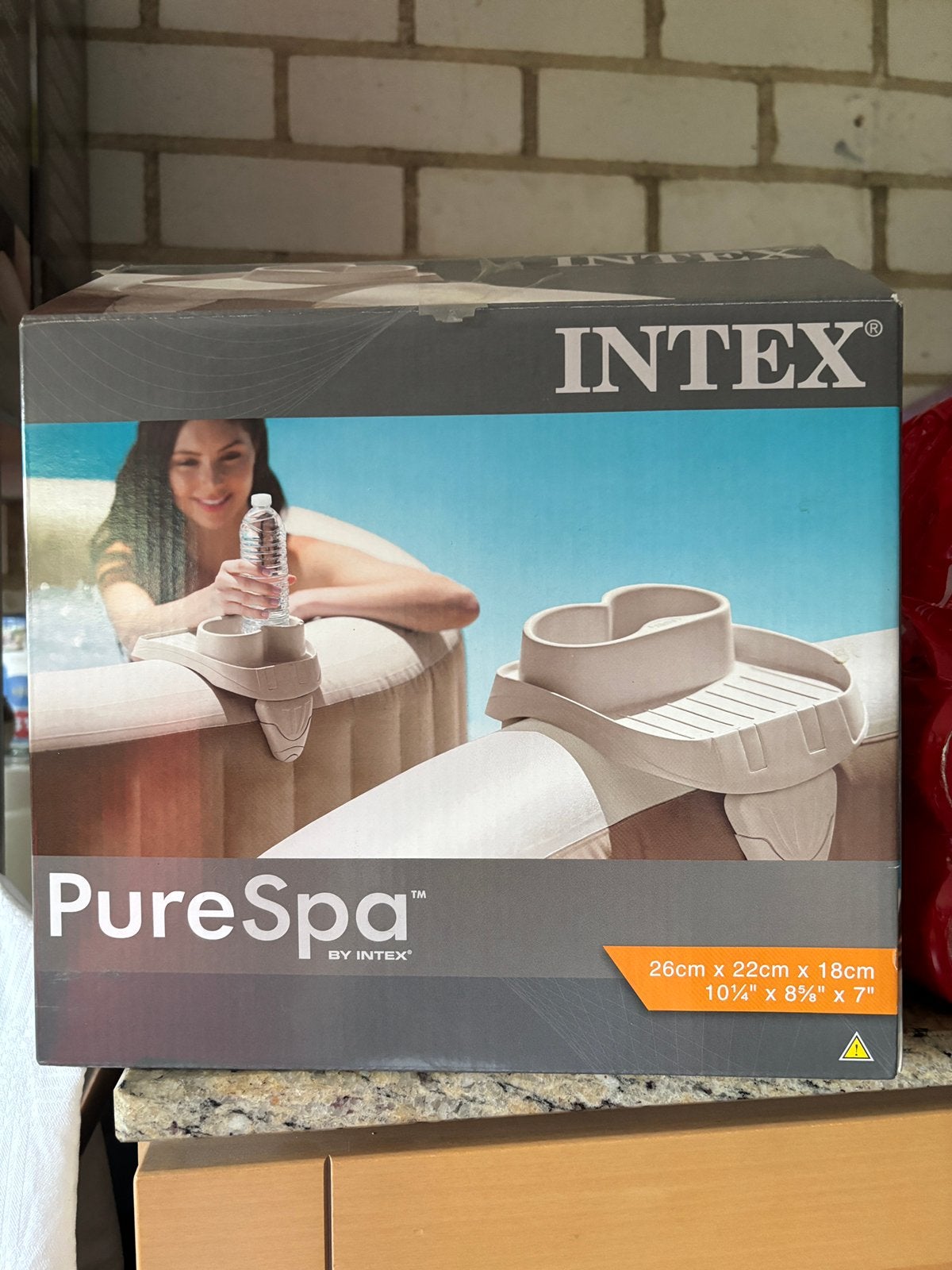 2 Intex zitjes en 1 bekerhouder voor jacuzzi, Ophalen, Zo goed als nieuw