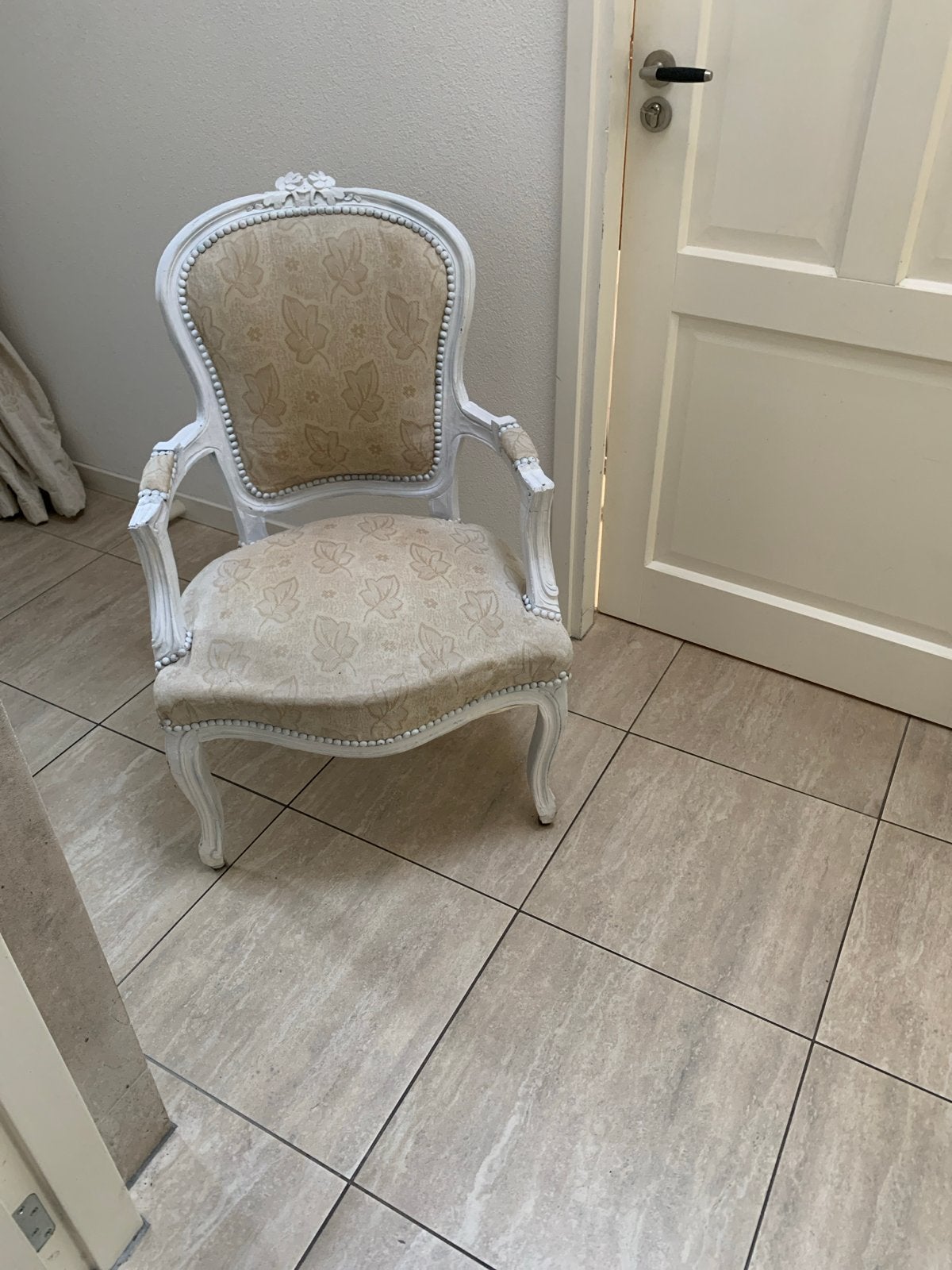 Antieke fauteuil in Lodewijk XVI-stijl, Ophalen