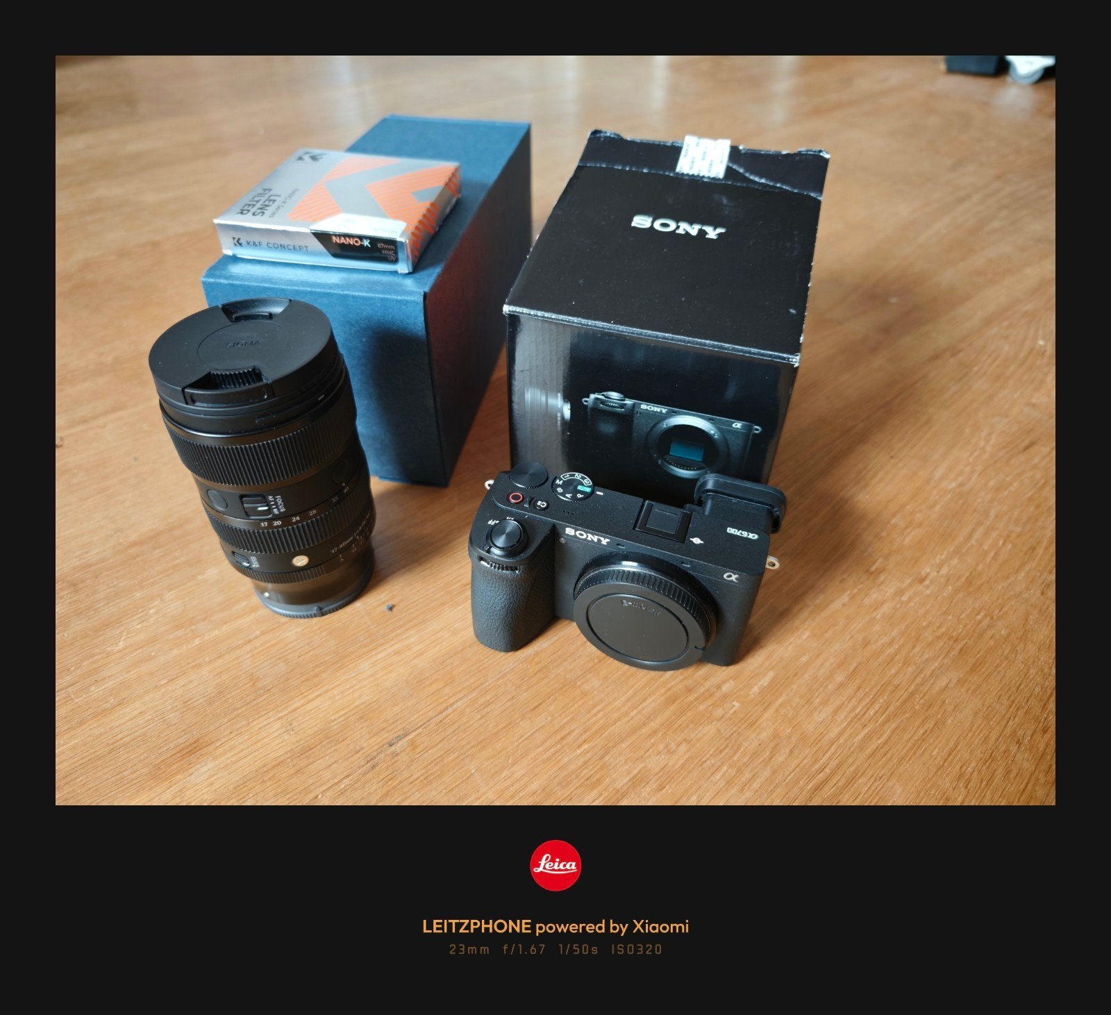 ZGAN SONY A6700 + SIGMA 17-40MM F 1.8 ART LENS EN +++, Geheugenkaart, Ophalen of Verzenden, Zo goed als nieuw, Kantelbaar/draaibaar scherm